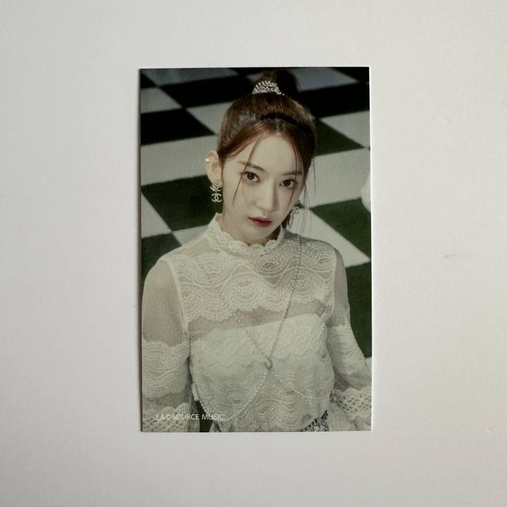 LE SSERAFIM 1ST JAPANESE SINGLE 'FEARLESS' UNIVERSAL MUSIC JAPAN